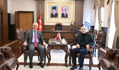 Bu Fotoğraf Neyi Anlatıyor? Malatya'da Yönetim Krizi Bitti mi? Vali Yavuz ve Başkan Er'den "Omuz Omuza" Mesajı!