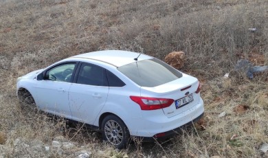 Doğanşehir'de Otomobil Şarampole Uçtu: İki Yaralı Var