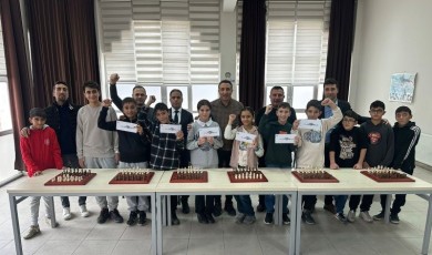 Kernek'ten Melekbaba'ya Uzanan Başarı: Satranç Turnuvası'nda Dereceye Girenlere Para Ödülü