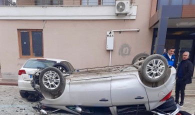 Malatya'da Akılalmaz Kaza: Kadın Sürücü Yanlış Vites Kurbanı Oldu, Otomobili Metrelerce Yükseklikten Uçtu!