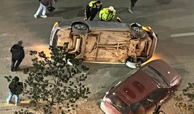 Malatya'da Akılalmaz Kaza: Park Halindeki Araca Çarptı, Ters Döndü, Sürücü Sır Oldu!