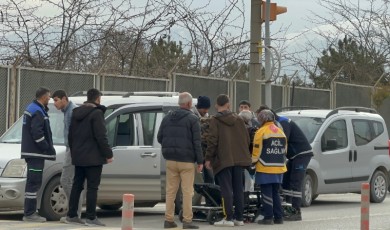 Çakmak Kışlası Önünde Korkutan Kaza: Rahatsızlanan Sürücü Kontrolü Kaybetti