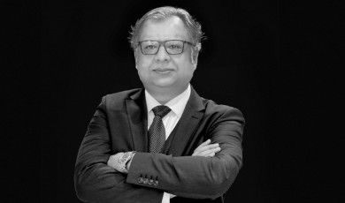 Murat ÇETİN / Kızıl İcaz: Sathî Zihinlere Bir İkaz