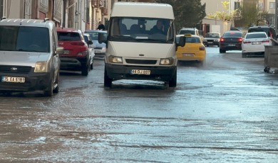 Müteahhit Firmanın Kazısı Hacı Abdi Mahallesi'ni Sular Altında Bıraktı!