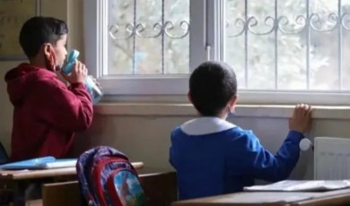 Türkiye'de Öğrenciler Öğün Atlıyor: Gıda Yoksulluğu Eğitimi Vuruyor