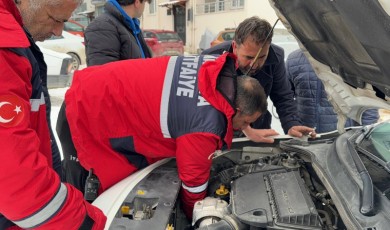 Doğanşehir’de Kaputa Sıkışan Kedi İçin İtfaiye ve Sanayi Esnafı Seferber Oldu