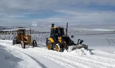 Ekipler Kırsal Mahalle Yollarını Açmak İçin Seferber Oldu
