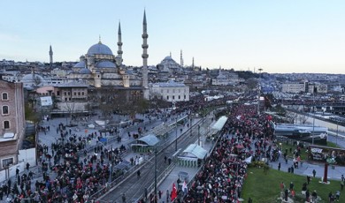 Galata Köprüsü Tarihi Günlerinden Birini Yaşıyor! Yarım Milyonu Aşkın Kişi Gazze İçin Buluştu