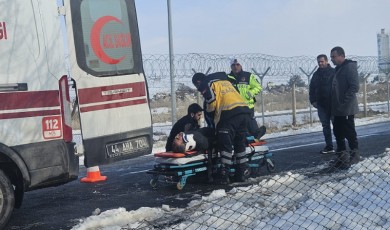 Havaalanı Yolunda Kontrolden Çıkan Minibüs Tarım Arazisine Savruldu