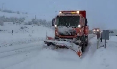 Kar Fırtınası Ulaşımı Durdurma Noktasına Getirdi! Geçişlere Kısıtlama Geldi