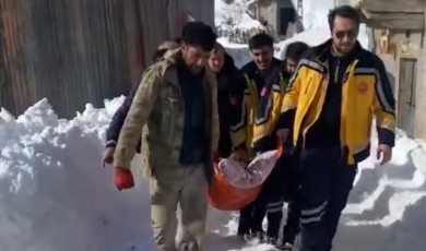 Kar Yolları Kapattı Ama Yardımlaşma Engel Tanımadı