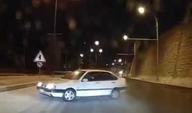Kontrolden Çıkan Otomobil Metrelerce Kaydı: Tehlikeli Anlar Saniye Saniye Kaydedildi