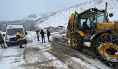 Malatya Pınarbaşı Karayolu Kar ve Şiddetli Tipi Nedeniyle Çift Yönlü Kapatıldı