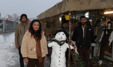 Malatya'da Konteyner Çarşı Esnafından Yüzleri Gülümseten Kar Mesaisi
