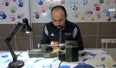 Malatyalı Tespih Ustası Ensar Güler Sabrı Sanata Dönüştürüyor