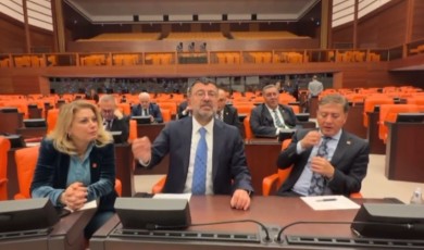 Meclis’te Eylemin Altıncı Günü! Veli Ağbaba: Susmak Yok, Geri Adım Yok!
