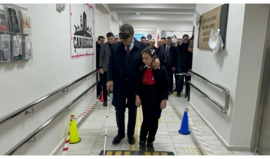 Özel Eğitimde Fırsat Eşitliği... Bakan Tekin Malatya'da Görme Engelli Öğrencilerin Dünyasına Eşlik Etti