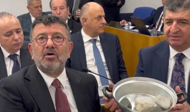 Siyasetin Gündemi Emekli Maaşları: "Protein Yok, Tavuk Yok, Et Yok"