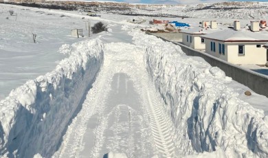 Yoğun Kar Ve Tipi Darende'yi Vurdu: Ulaşım Durma Noktasına Geldi