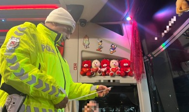 Yollarda Güvenlik Seferberliği Başlatan Emniyet Ekipleri Otobüs Yolcularını Uyardı