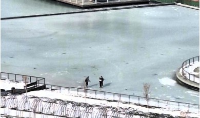 Yüzüncü Yıl Millet Bahçesi Buz Kesti: Vatandaşların Donmuş Gölet Üzerindeki Tehlikeli Yürüyüşü Kamerada