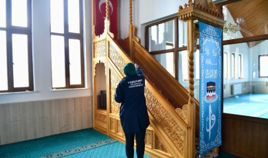 Cami Çevrelerinden Parklara Kadar Her Nokta Tazyikli Suyla Pırıl Pırıl Yapılıyor