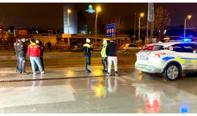 Çevreyolu Buhara Bulvarı Üzerinde İki Otomobil Çarpıştı: 2 Yaralı