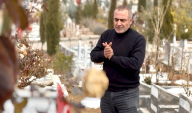 Çocuklarının Sevdiği Çikolatalarla Mezar Başında Bir Baba: Turgut Karaaslan...