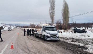 Doğanşehir Yolunda Can Pazarı: Kuşlar İçin Manevra Yapınca Şarampole Devrildi