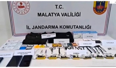 Ehliyet Almak İçin Teknolojiyi Suistimal Ettiler! Kopya Çetesi Çökertildi