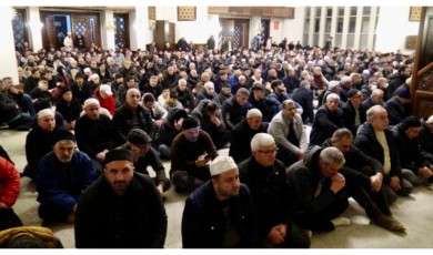 Gönüller Berat Kandili’nde Buluştu: Kernek Karagözlüler Camii Dolup Taştı