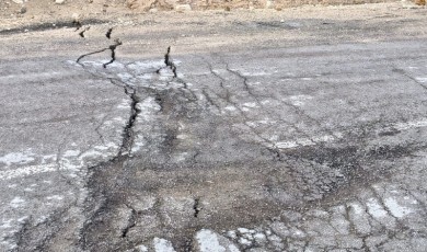 Günpınar Mevkiinde Yol Çöktü: Asfalttaki Derin Çatlaklar Facianın Habercisi Mi?