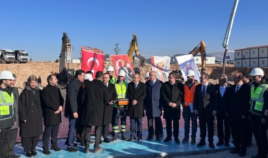 Malatya Sanayisinde Yeni Dönem: 714 İş Yerinin Anahtarı Teslim Edildi, Yeni Etaplar İçin Temel Atıldı