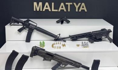 Malatya’da Ev Kurşunlayan Şahısların İkametinden Ruhsatsız Silah Cephaneliği Çıktı