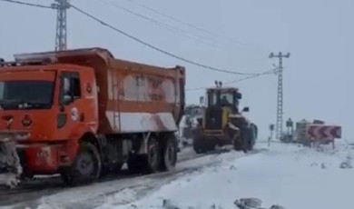 Palanga Mahallesi’nde Kar ve Tipi Geçit Vermedi! Ekipler Mahsur Kaldı