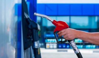 AKARYAKIT FİYATLARI 9 MART 2026 || Benzine ve motorine (mazota) zam ya da indirim var mı? Tabelalar değişiyor!