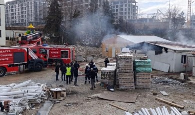 Battalgazi İlçesinde Rezerv Alandaki İşçi Konteyneri Alevlere Teslim Oldu