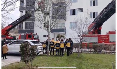 Bodrum Kattan Yükselen Dumanlar Apartman Sakinlerini Balkonlara Hapsetti
