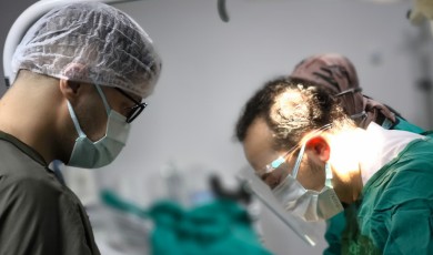 Diş Kaybı Sonrası İmplant Tedavisini Ertelemek Çene Kemiğini Eritiyor