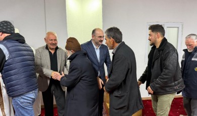 Doğanşehir Çarşı Camii’nde Bayram Namazı Sonrası Gönül Köprüleri Kuruldu