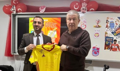 Efsane Golcü Tanju Çolak Malatyalı Öğrencilerle Buluştu