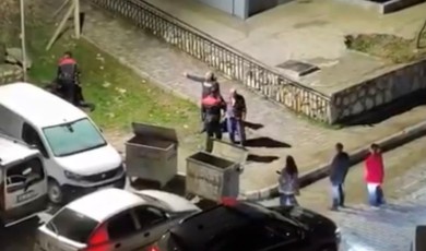 Eski Eşinin Evini Basan Şahsa Komşulardan Meydan Dayağı
