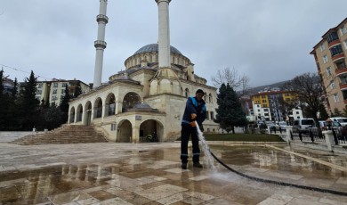 İlçedeki Tüm İbadethaneler ve Kabirler Bayram Ziyaretleri İçin Pırıl Pırıl Hale Getiriliyor