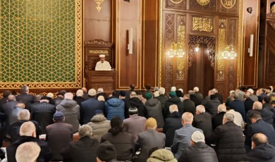 Kernek Karagözlüler Camii’nde Bayram Namazına Yoğun Katılım Sağlandı