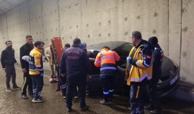 Malatya Adıyaman Yolunda Kontrolden Çıkan Araç Tünel Duvarına Çarptı