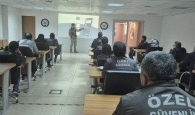 Malatya Polisi Gençleri Zehir Tacirlerine Karşı Bilinçlendiriyor
