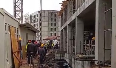 Şehir Merkezindeki İnşaatta, Yüksekten Düşen İşçi, Yaralandı