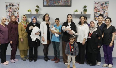 Malatya'da Avuç İçi Kadar Doğan Üç Bebek Yaşam Savaşını Kazandı