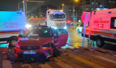 Malatya'da İki Otomobilin Çarpıştığı Kazada Beş Kişi Yaralandı