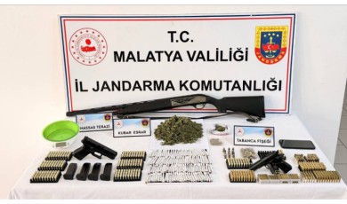 Malatya'da Jandarmadan Zehir Tacirlerine Darbe: Uyuşturucu ve Silah Ele Geçirildi